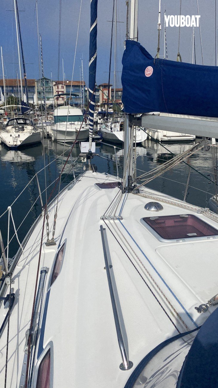 bateau-bavaria-30-cruiser-10079845-yb