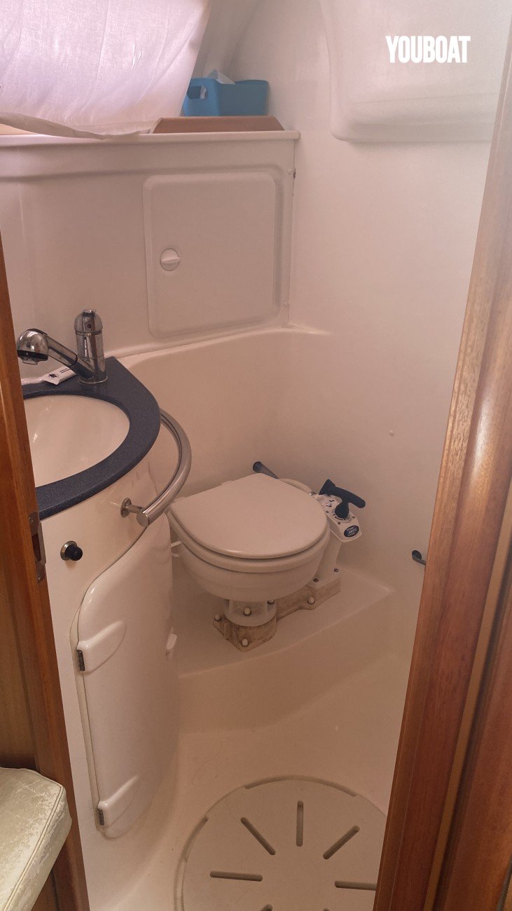 bateau-bavaria-30-cruiser-10079849-yb